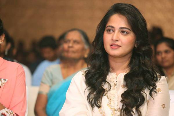 In Pics: Anushka Shetty Has Lost Loads Of Weight And Here's Proof! | JFW  Just for women